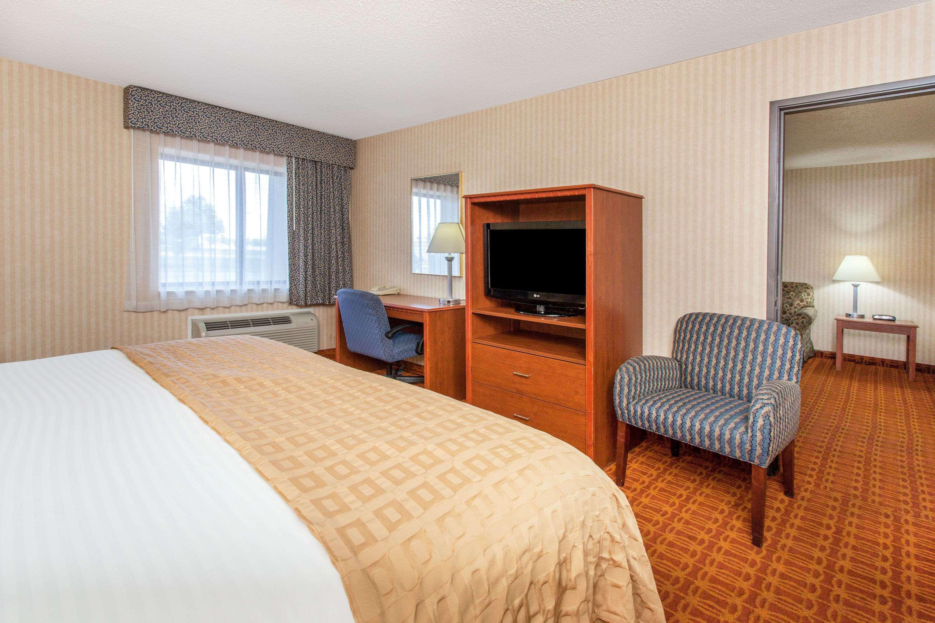 Baymont By Wyndham Detroit/Roseville Exteriör bild
