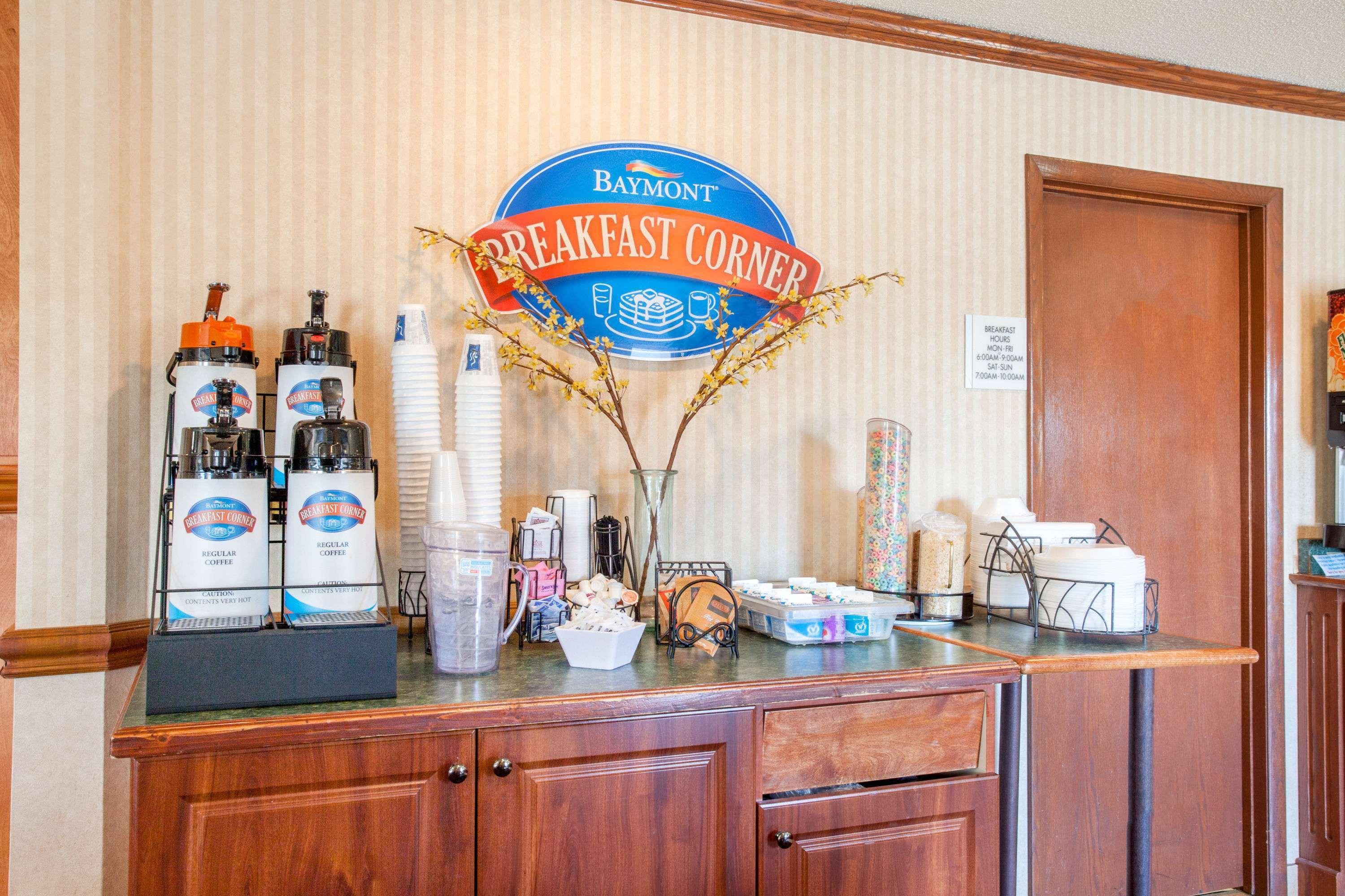 Baymont By Wyndham Detroit/Roseville Exteriör bild